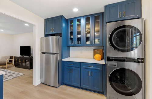 North Charlotte House | {Duplex Delight in Plaza Shamrock - Twice the Beds, Twice the Sass.}