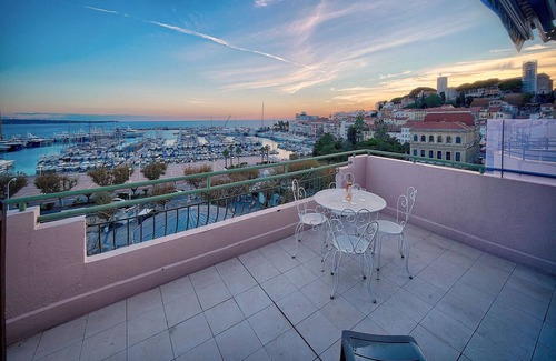 Cannes Old Town Apartment | DUPLEX EXCEPTIONNEL AVEC VUE MER A1B059