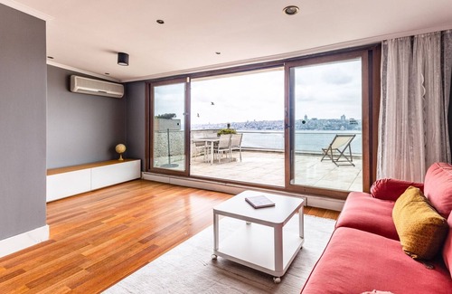 Uskudar Apartment | Duplex Flat w Panoramic Bosphorus View and Terrace