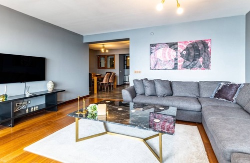 Uskudar Apartment | Duplex Flat w Panoramic Bosphorus View and Terrace