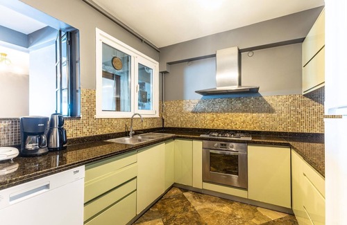 Uskudar Apartment | Duplex Flat w Panoramic Bosphorus View and Terrace