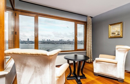Uskudar Apartment | Duplex Flat w Panoramic Bosphorus View and Terrace