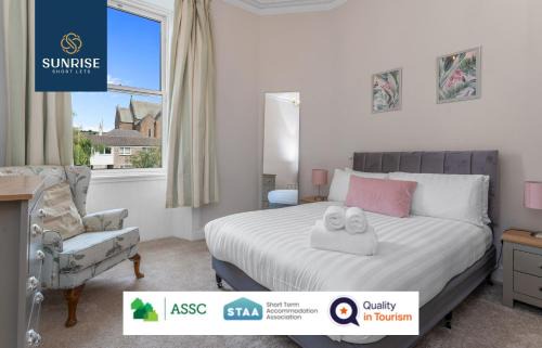 Dundee Apartment | DUPLEX - INVOICE and REDUCED PRICE only via SUNRISE SHORT LETS DUNDEE, 5 Bed Rooms, Amazing Views, Fully Equipped, Free Parking, WiFi, FAVOURITE for Groups & Businesses, Food, Bars, Shops, Library, River Views, Long Stays