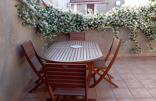 Meze Apartment | Duplex La Terrasse Jasmin, 3 Chambres, au Coeur du Centre Historique de Mèze !