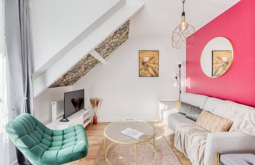 Verneuil-sur-Seine Apartment | Duplex Les Oiseaux du Verger, in the heart of the city (30 min from Paris)