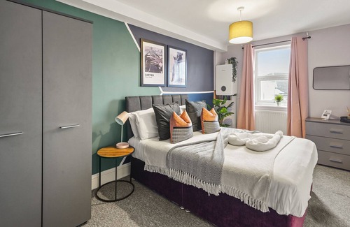 Bristol City Centre Apartment | Duplex! Penthouse! Private Rooftop! Location!