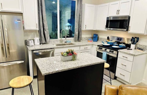 Old Southwest House | Duplex Pets Ok Houses/Sleeps14