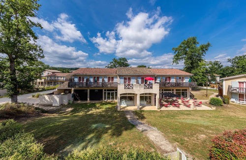 Barbaste Condo | Duplex Proche Du Cours De Golf + Accès Piscine!