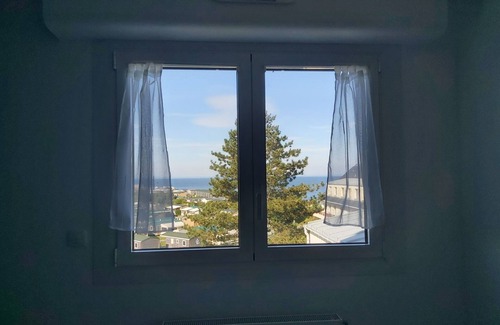 Grandcamp-Maisy Apartment | Duplex & terrasse, sea and port view 2minutes from fish market and restaurants