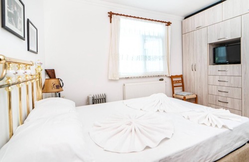 Koycegiz Villa | Duplex Villa w Pool, Garden, and BBQ in Koycegiz