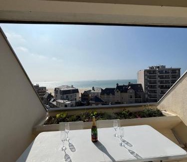 Parame Apartment | Duplex vue mer à Rochebonne Plage Parking