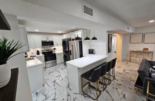 Lawsona - Fern Creek House | Duplex walk To Lake Eola Orlando Sleeps 8