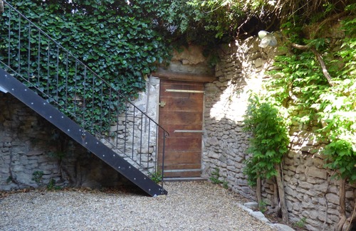 L'Isle-sur-la-Sorgue Apartment | Duplex with terrace in the historic center, overlooking the Sorgue