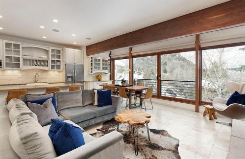 Aspen House | Durant Unit D5, Deluxe Condo with Beautiful Furnishings, Great Views, and Central A/C