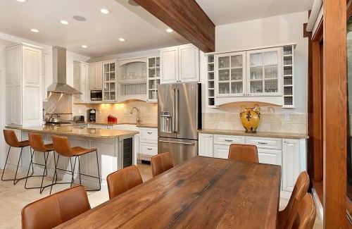 Aspen House | Durant Unit D5, Deluxe Condo with Beautiful Furnishings, Great Views, and Central A/C