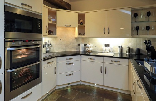 Kendal Cottage | DURHAM BRIDGE BARN, family friendly, with a garden in Crosthwaite