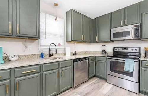 Durham House | Durham home 15’away from RTP w king bed &free wifi