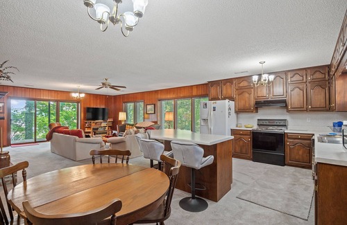 Jasper House | Duskin Point Retreat