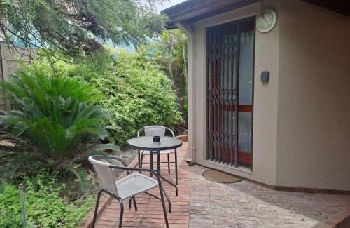 Upington Apartment | Dusky Sunbird Room