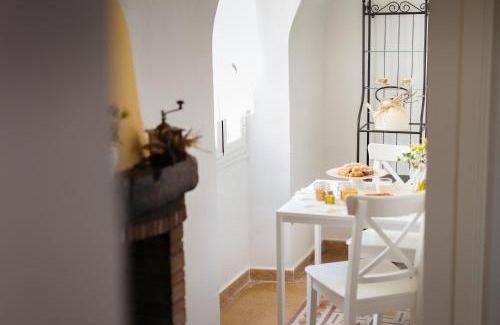 Dolceacqua House | DUSSAIGA - Camera Delle Rose