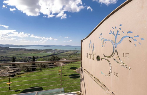 Passignano sul Trasimeno Apartment | Dusty- Room with terrace with breathtaking lake view