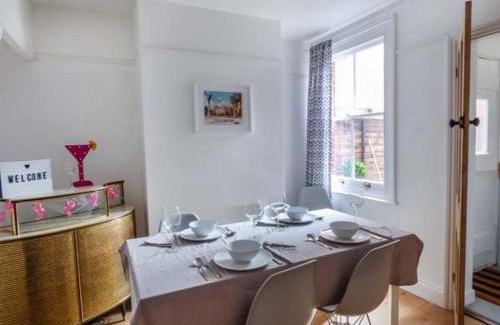 Colchester House | Dutch Cottage