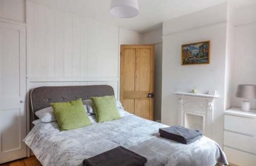 Colchester House | Dutch Cottage
