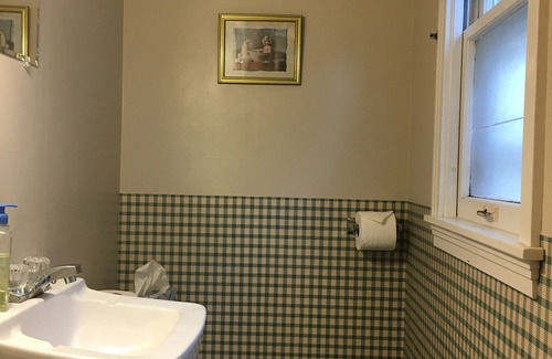 Edgerton House | Dutch Inn Guest House near Pipestone National Monument & Blue Mounds State Park