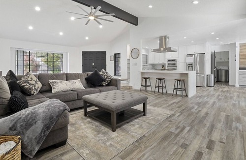 Modesto House | Dutchollow Luxury: Beautiful And Spacious 3/2 home