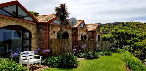 Herolds Bay House | Dutton's Cove Guest House