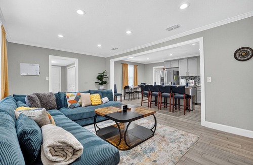 Jacksonville House | Duval Den/3BR & Backyard/15 Mins to Downtown JAX