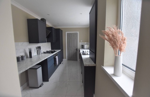 Sunderland House | Dwell Living Central 3BD Cosy home