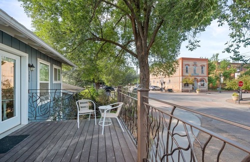 Carbondale Apartment | Dwell Well on Main - Best Deck in Carbondale!