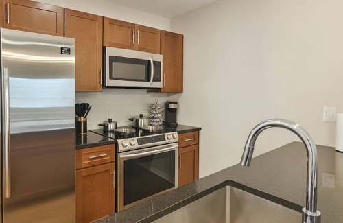 Downtown Cleveland Apartment | Dwntwn Luxe Suite | Rock Hall Stadiums Casino