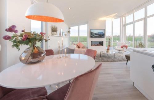 Wemeldinge House | Dyke-View Stay with Terrace