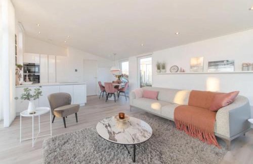 Wemeldinge House | Dyke-View Stay with Terrace