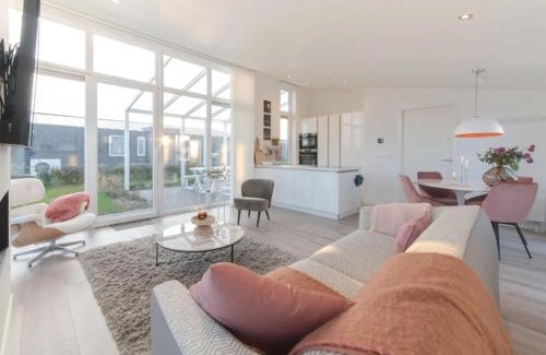 Wemeldinge House | Dyke-View Stay with Terrace