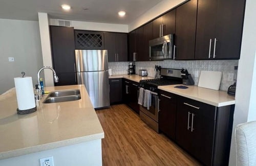 Point Loma Heights Apartment | Dylan Point Loma- Charming 2-bedroom apartment with fitness room and AC.