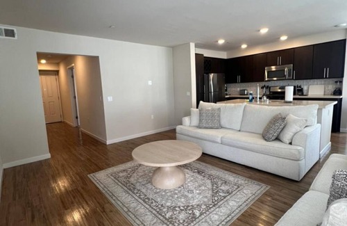 Point Loma Heights Apartment | Dylan Point Loma- Charming 2-bedroom apartment with fitness room and AC.