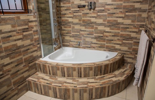 Durban North House | Dyna Guest House: Deluxe Queen Suite