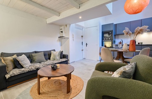 7th Arrondissement Apartment | Dynamic and central, this elegant duplex near the old port