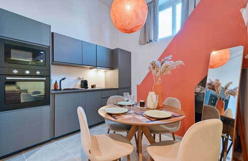 7th Arrondissement Apartment | Dynamic and central, this elegant duplex near the old port