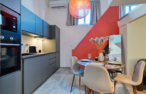 7th Arrondissement Apartment | Dynamic and central, this elegant duplex near the old port