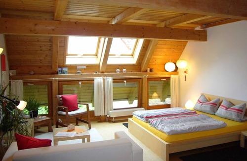 Schallstadt Bed & Breakfast | DZ 1. OG Sunrise - Silvia Krafts bed and breakfast