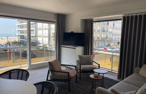 Koksijde-Bad Apartment | Dzee Appartement frontaal zeezicht en gratis parking