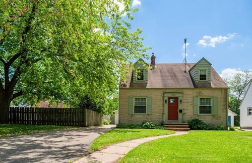 Menasha House | Eᴅɢᴇᴡᴀᴛᴇʀ Oᴀsɪs - Sleeps 8