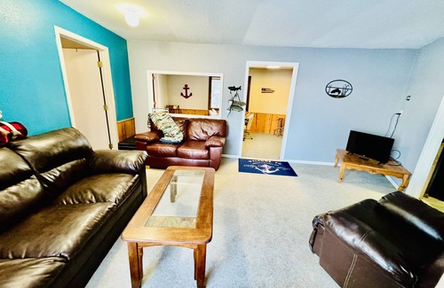 Devils Lake House | E Devils Lake on US 2 - Townhouse 1/4 mile boat ramp & bar/grill that sleeps 6!