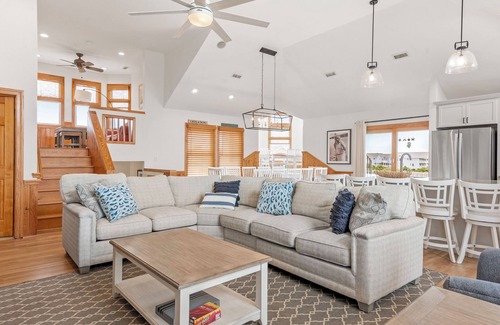 Whalehead Beach House | E=M(Sea)2: Private Pool & Hot Tub, Rooftop Deck w/Ocean View, Pet-friendly