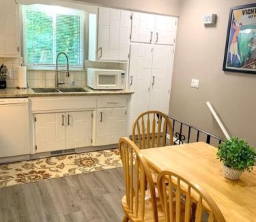 Akron Apartment | E. Turkeyfoot Whole House