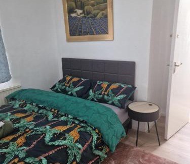 Newham Apartment | E13 x DM4 weekly monthly deals